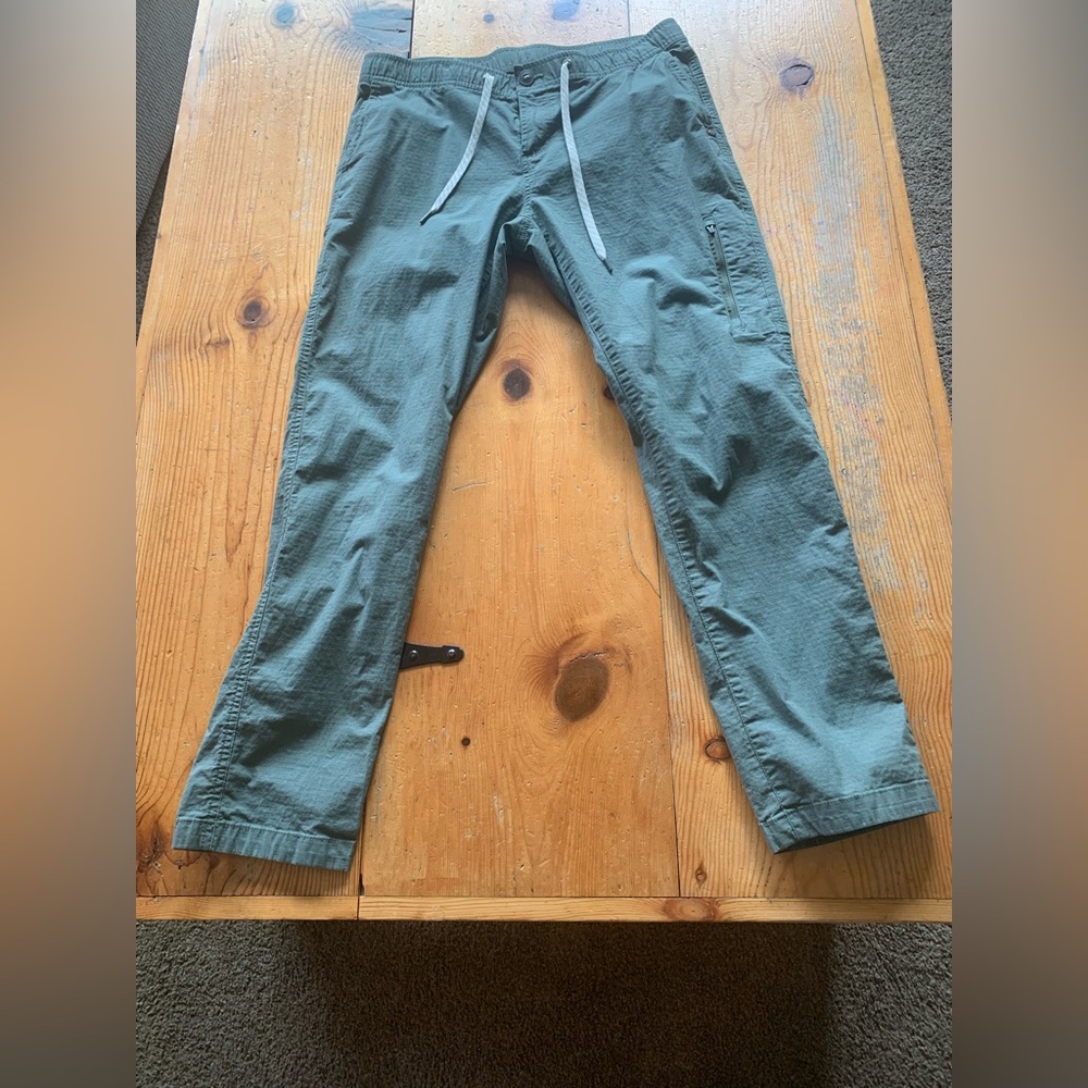 Vuori Women’s Ripstop Pants Army Green Size Large